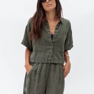 Left on Friday getaway cropped shirt sz L NWT